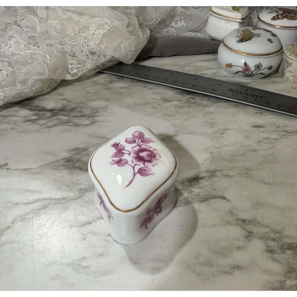 Hollohaza 1831 Hungary Porcelain Trinket Box Flowers (A3209)